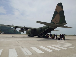 颱風丹娜絲致2千旅客滯留馬祖 6架次軍機加入疏運