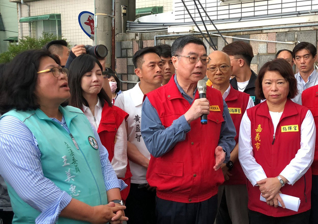 台電人員路邊吃便當拚復電 卓榮泰感動又感謝 | 華視新聞