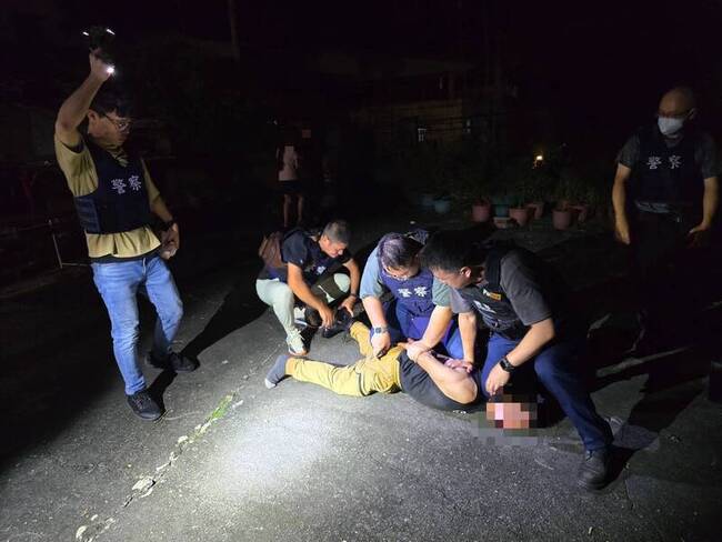 水里鄉民宅遭槍擊 集集警逮疑試槍男、查扣槍彈 | 華視新聞