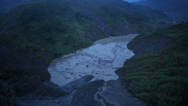 清水溪草嶺段驚現堰塞湖 水利署踏勘籲勿入河道 | 華視新聞