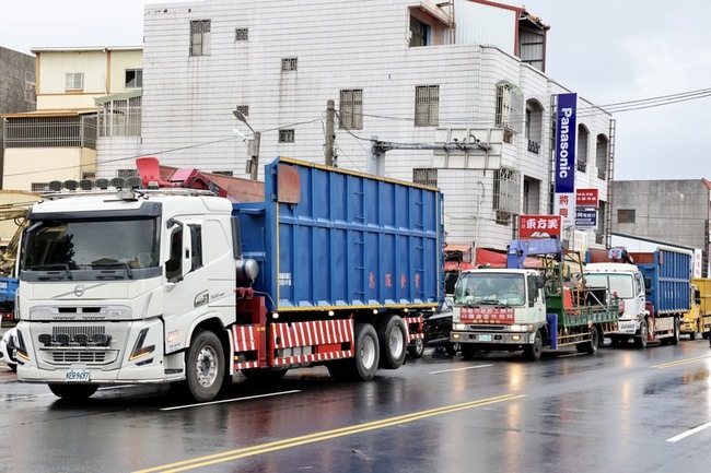 台南風災高雄馳援機具人力抵後壁 黃偉哲感謝陳其邁 | 華視新聞