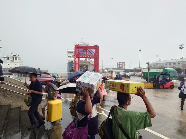 馬祖機場上午暫停起降  新台馬輪載629人返台 | 華視新聞