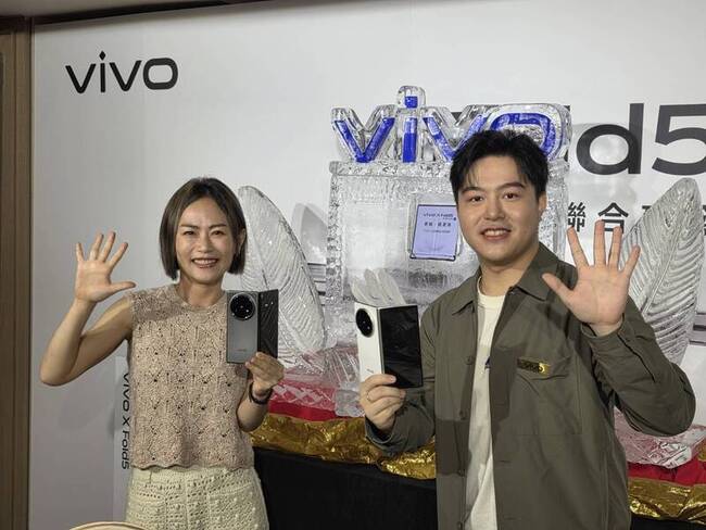 vivo首度在台賣摺疊機 陳怡婷：看好需求只怕貨不夠 | 華視新聞