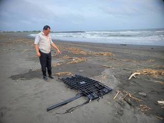 光電浮台限時未清完 屏縣府停用申請海域3個月開罰