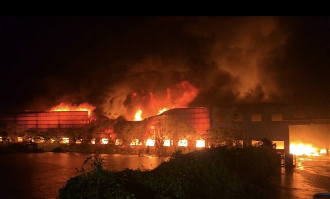 KSS凱士士台南七股第5廠大火 火勢仍未控制 | 華視新聞