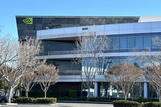 輝達市值觸4兆美元破全球紀錄 分析師：成長未結束