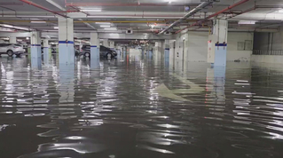 大里運動公園地下停車場大雨積水 市府：已增抽水機