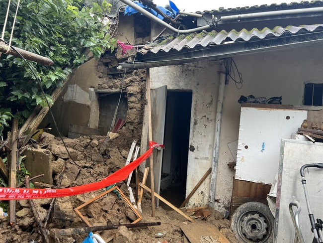 香山區民宅土牆倒塌 竹市府啟動住戶安置 | 華視新聞