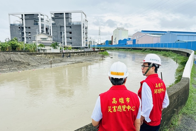 高雄持續降雨  陳其邁視察指示留意河道及堤防 | 華視新聞