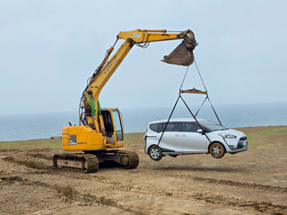 澎湖遊客租車陷泥濘  警民合力救援脫困