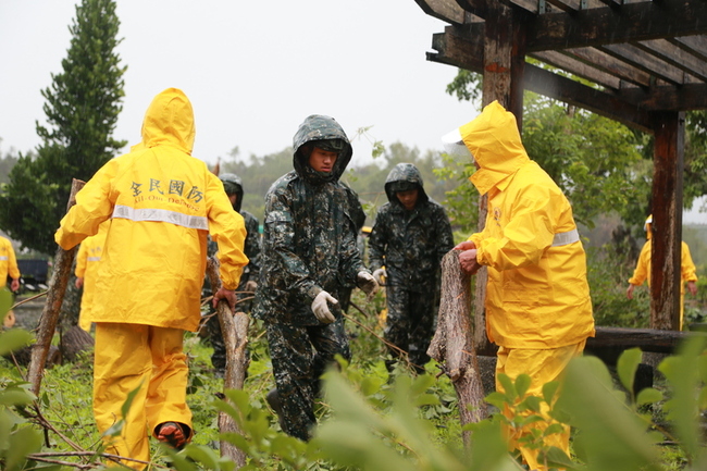 颱風丹娜絲重創  國防部：全力支援地方災後復原 | 華視新聞