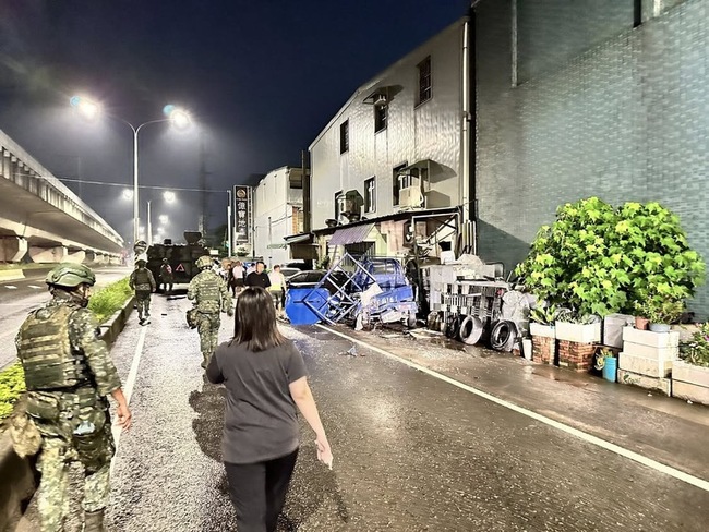 漢光演習 戰車10日深夜擦撞桃園民宅與車輛 | 華視新聞