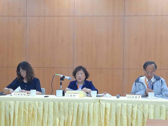 分科測驗考生氣胸、手腕受傷  移往備用試場應考 | 華視新聞