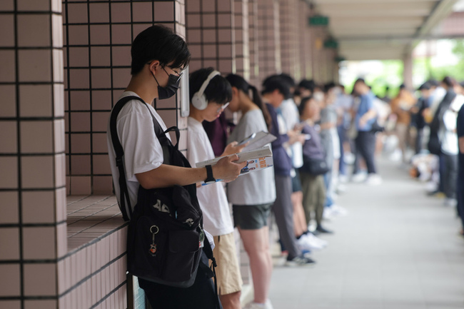 分科測驗物理納半導體製程題  全中教估難度適中 | 華視新聞