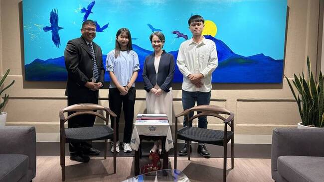 公東高工手工椅入主副總統官邸 校長親自開車載送 | 華視新聞