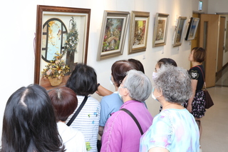 童綜合醫院轉角藝術區壓花展 感受花與葉的對話