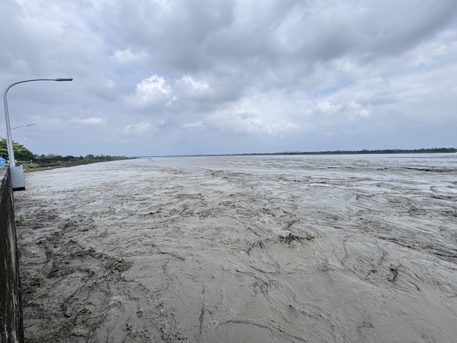 連日豪雨高屏溪濁度飆升  高雄山區共撤離2132人 | 華視新聞