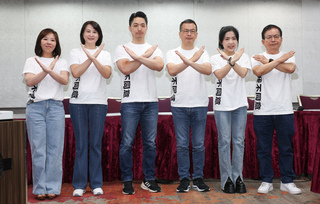 蔣萬安合體北市5藍委  共推廣告籲投不同意罷免票