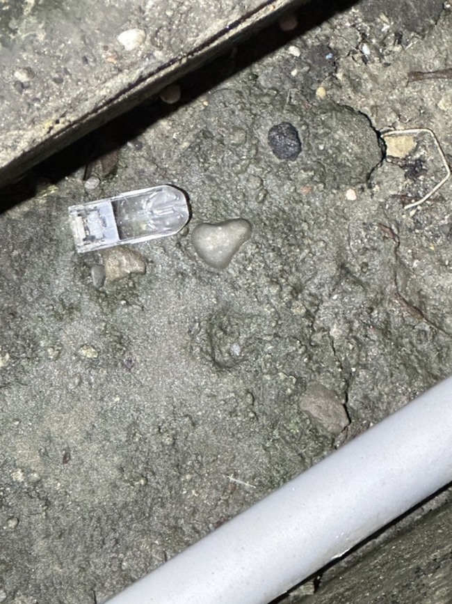 高雄男駕駛逆向肇事  警查出水溝丟喪屍煙彈送辦 | 華視新聞