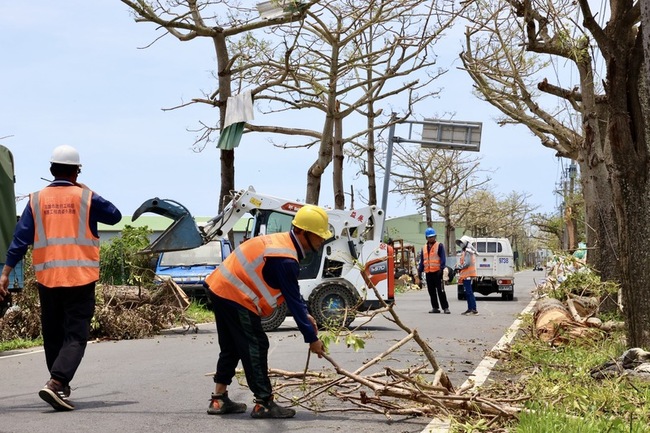 颱風重創台南  黃偉哲視察災區感謝各縣市馳援 | 華視新聞