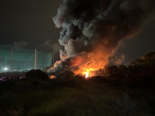 新店鐵皮工廠大火　消防籲民眾關窗、外出戴口罩