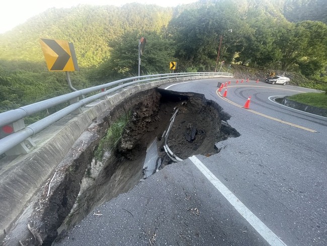 台14線仁愛鄉霧社段路基崩塌  災修估逾1個月 | 華視新聞
