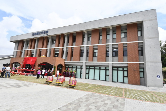 花壇鄉公所三合一廳舍啟用  含藝文館與大型展示空間 | 華視新聞
