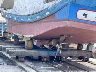 擱淺漁船屏東後壁湖維修區柴油外漏　恐遭罰