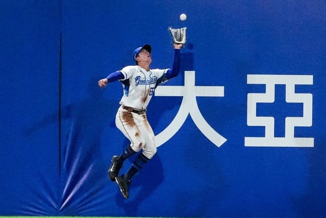 蔡佳諺針對啟動第一步反應訓練  回一軍有守備美技 | 華視新聞