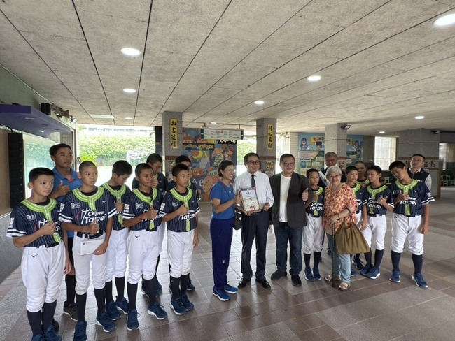 東園國小少棒進軍威廉波特世界賽　弘久會資助應援 | 華視新聞