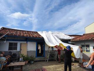 中市議員募二手帆布送暖　供台南災民遮風擋雨