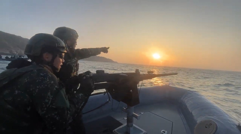 莒光守備大隊實彈射擊　模擬敵軍海上突襲（1）