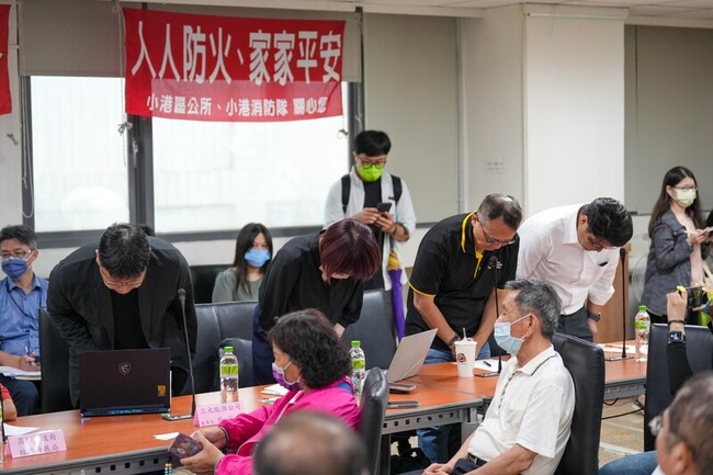 高雄小港鋰電池廠火警  三元能源檢討會鞠躬致歉 | 華視新聞