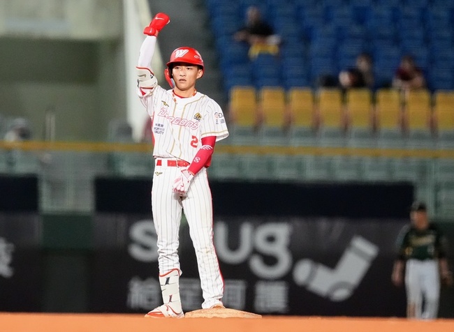 郭天信5打點助味全龍搶勝　許博閎首安首打點首盜 | 華視新聞