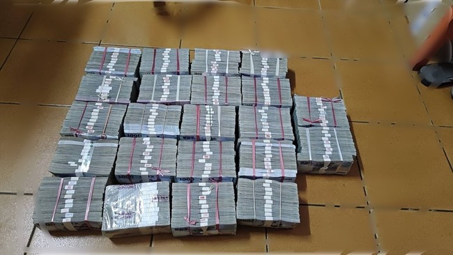 台中醫師誤信中籤新股備妥2200萬　警逮車手阻失金 | 華視新聞