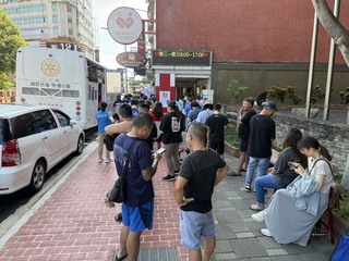 苗栗捐血活動「有臂而來」　贈300隻烤雞秒殺