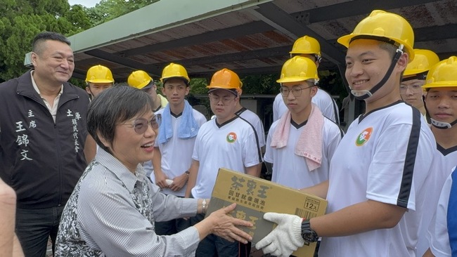替代役男助災後復原　劉世芳：多方齊心恢復市容 | 華視新聞