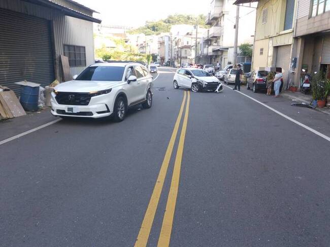 竹東男駕車追撞致2傷 棄車逃逸遭送辦 | 華視新聞