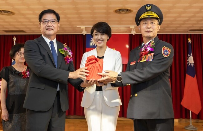 南投首任消防局長林聰吉奉獻26年退休　許淑華致謝 | 華視新聞