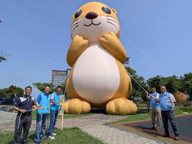 金門巨大水獺「阿特」開箱　推廣暑假親子嘉年華 | 華視新聞