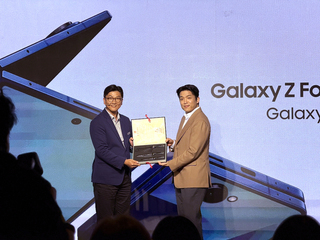 三星摺疊機登台安成宰代言 拚全年銷量增3成