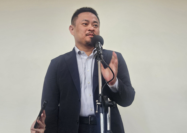 長榮航調薪爭議  洪申翰：不可因育嬰留停不利對待 | 華視新聞