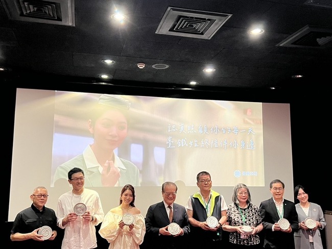 台鐵形象影片感動董事長  鄭光遠喊話：重拾榮耀 | 華視新聞