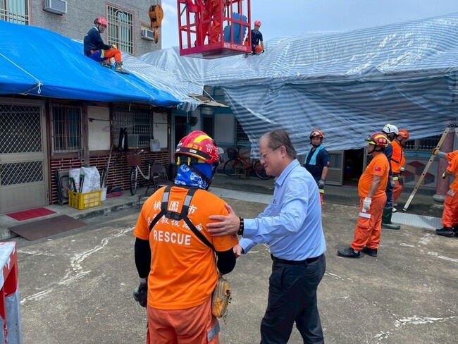 颱風災後重建　消防署長蕭煥章南下謝義消、志工 | 華視新聞