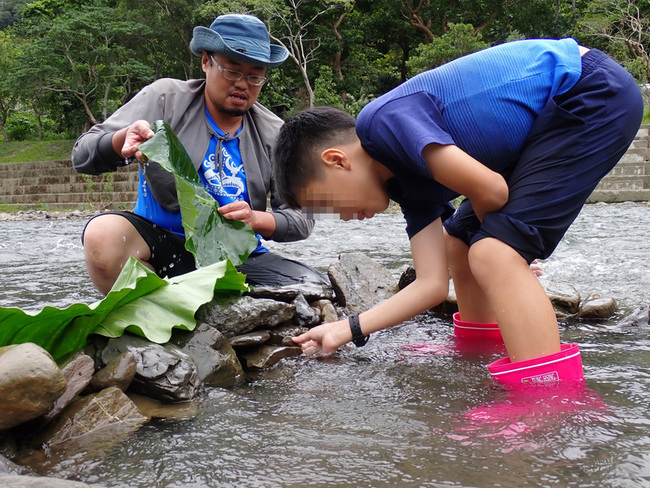 屏東楓港溪9月漁撈體驗 親水學習南排灣山林智慧 | 華視新聞