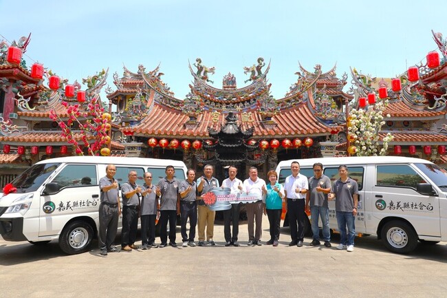 嘉義朴子配天宮捐2輛復康巴士  嘉惠長照需求民眾 | 華視新聞