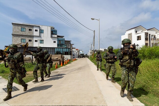 漢光演習模擬敵軍海灘登陸 澎防部作戰應變固守要域 | 華視新聞