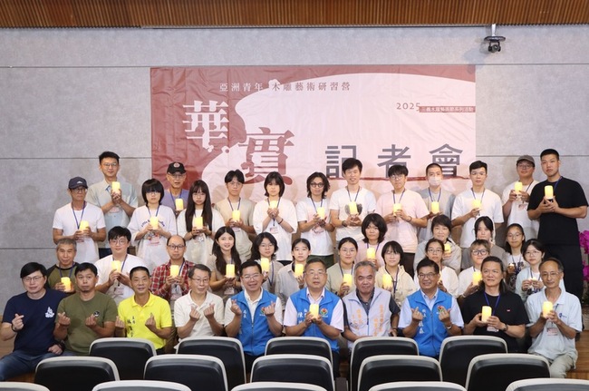 青年木雕研習營三義薪傳　華實主題蘊含蛻變之美 | 華視新聞