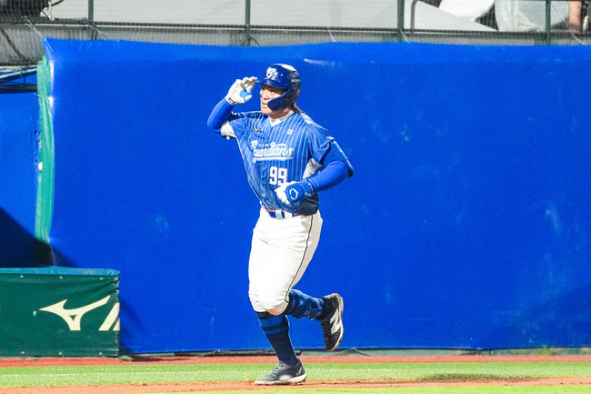 張育成雙響砲掃4打點 盼大家不要責罵年輕球員 | 華視新聞