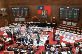 藍白挾人數優勢表決　立法院再度延會至8/31